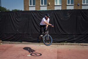 BMX Tricks: Fakie Barspin