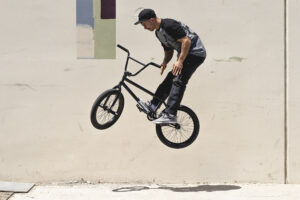 BMX Tricks: Fakie Barspin